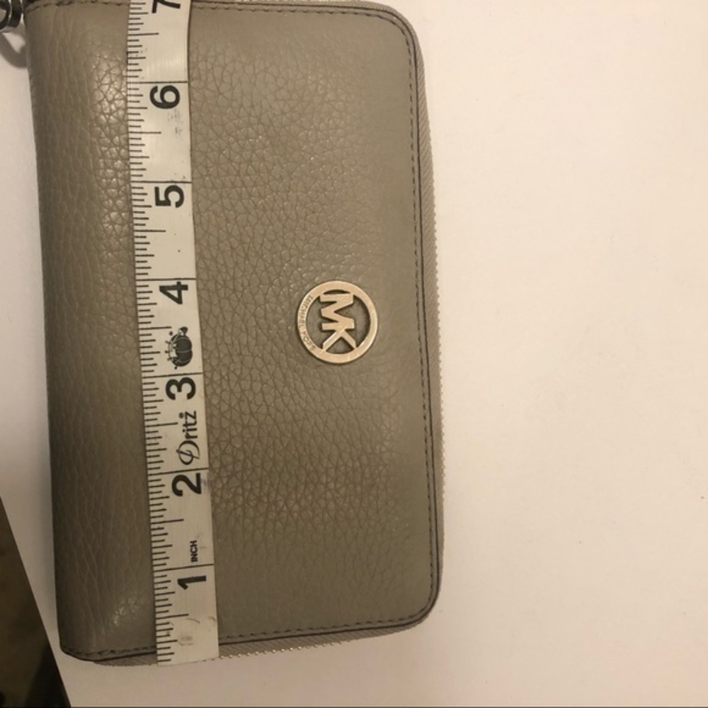 Michael kors gray leather wristlet wallet - Picture 3 of 13